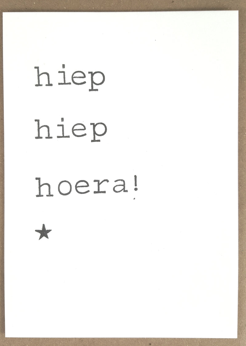 By Mar - Postkaart 'Hiep Hiep Hoera!'
