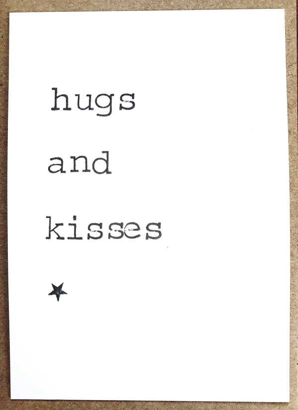By Mar - Postkaart 'Hugs and kisses'